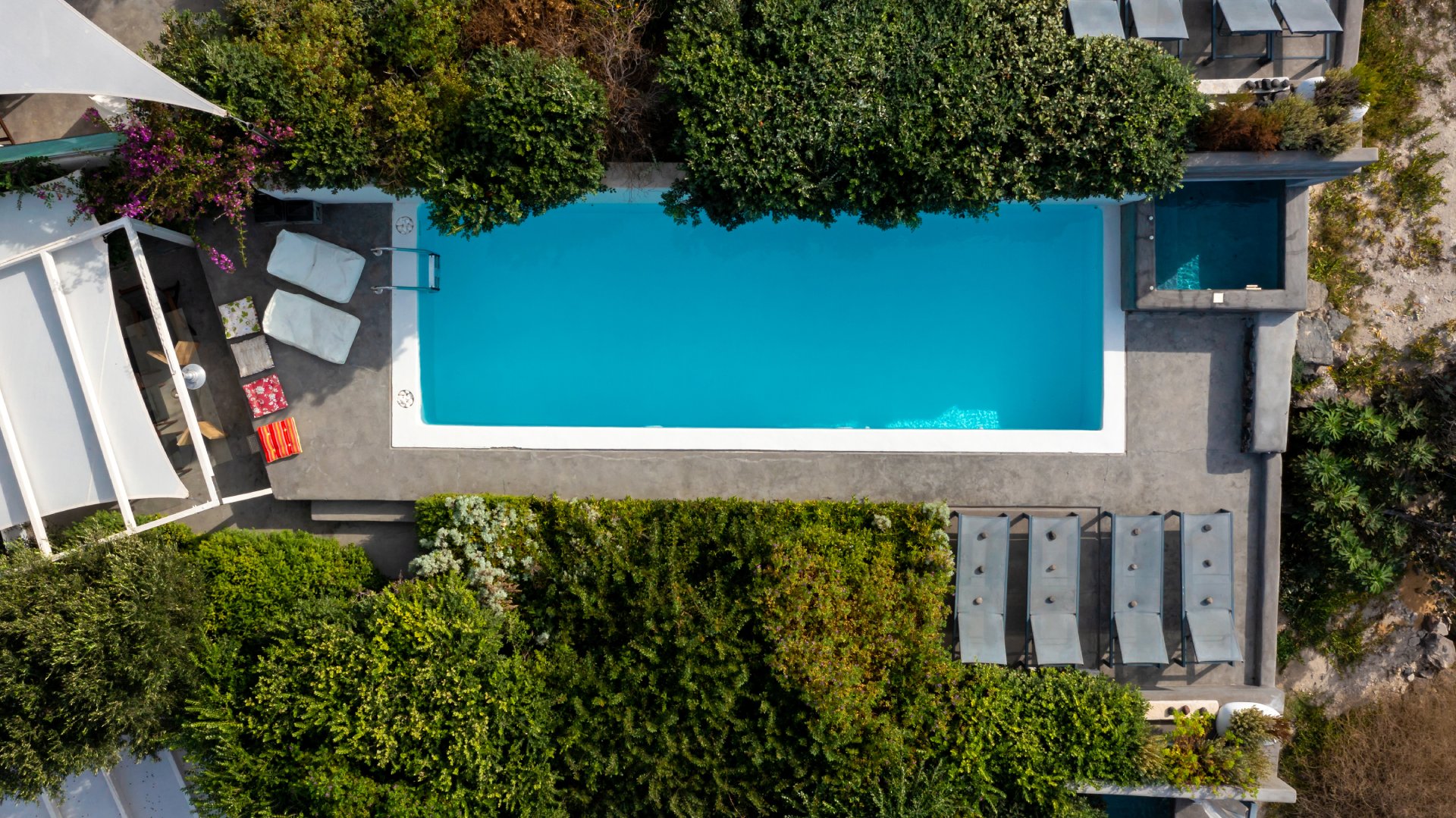 House 2 swimming pool